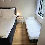 Cozy & In The Royal Heart Of Lägenhet